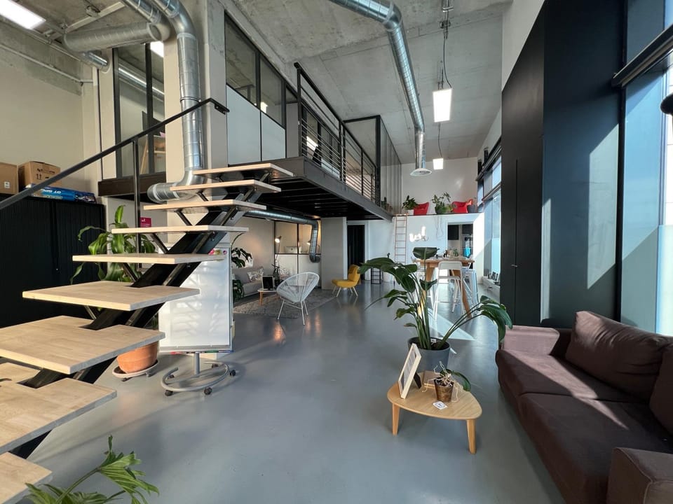 Day, Living room