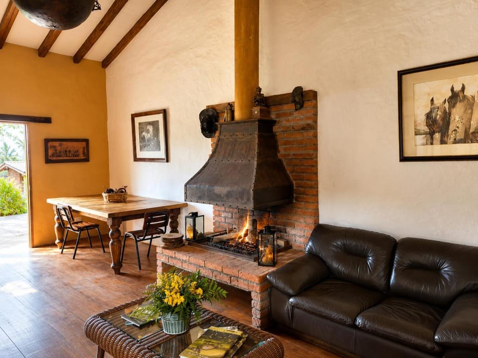 Restaurant/places to eat, Lounge or bar