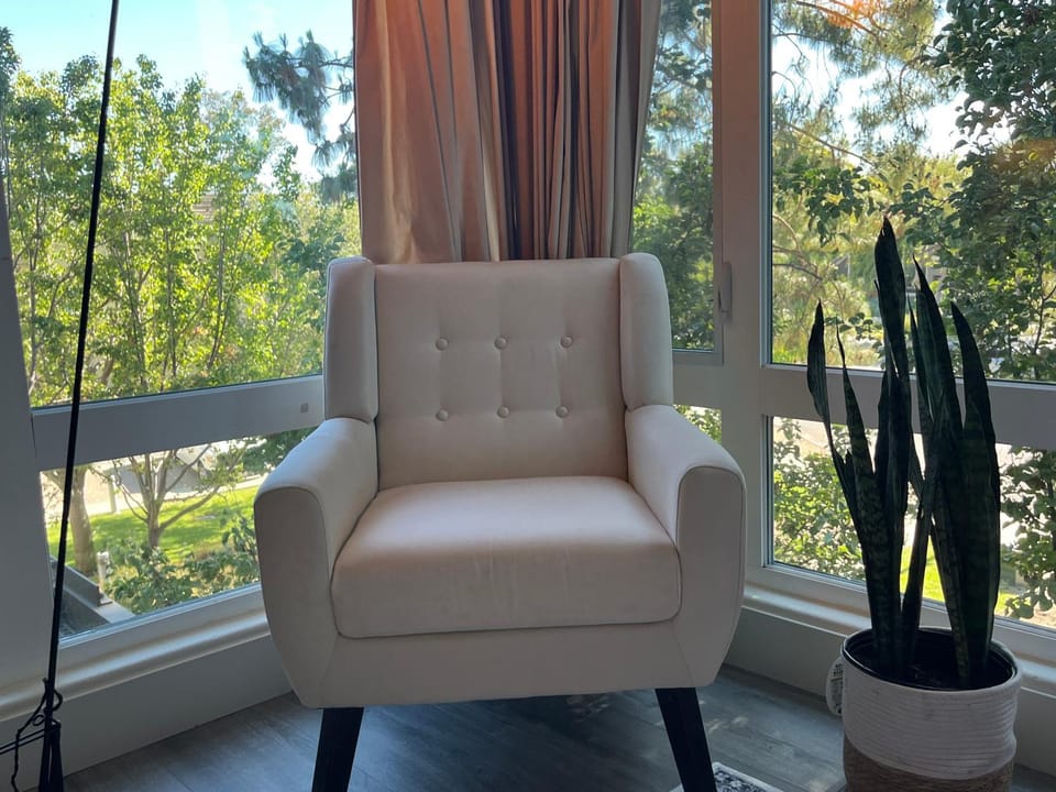Seating area, Bedroom, Garden view