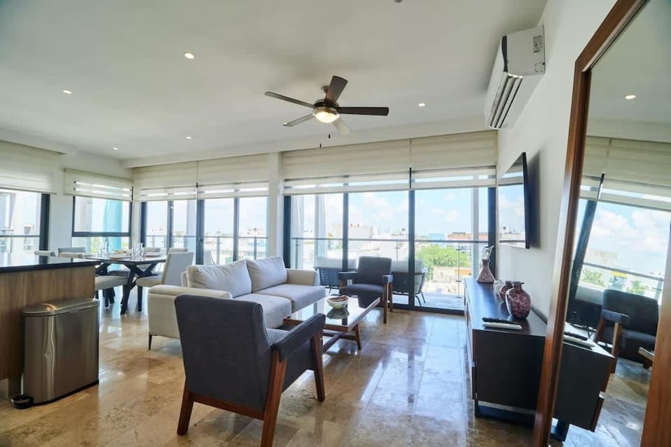 TV and multimedia, Living room, Seating area, Dining area
