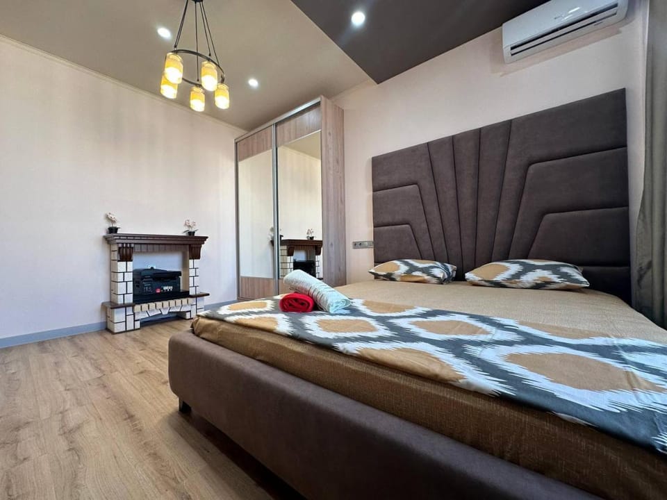 Bed, Bedroom, wardrobe, air conditioner