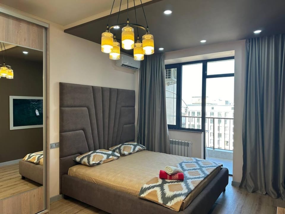 Bed, TV and multimedia, Bedroom
