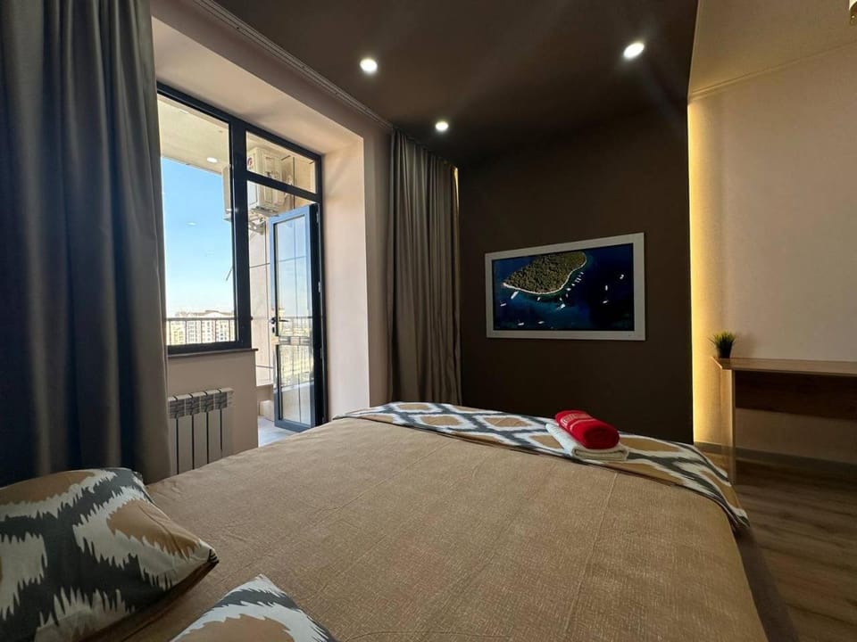 Bed, TV and multimedia, Bedroom
