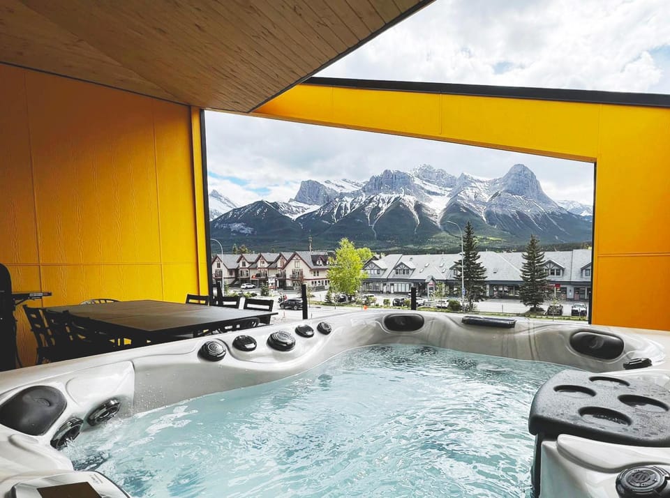 Hot Tub, Mountain view