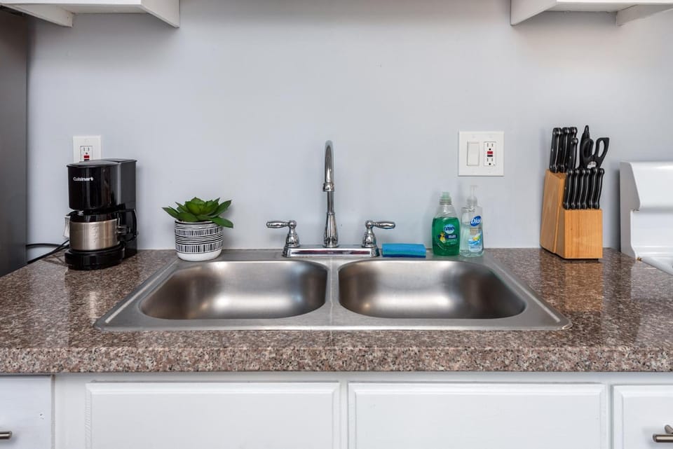 Deluxe Modern 2BR Apt in Prime Location Apartment in Hollywood