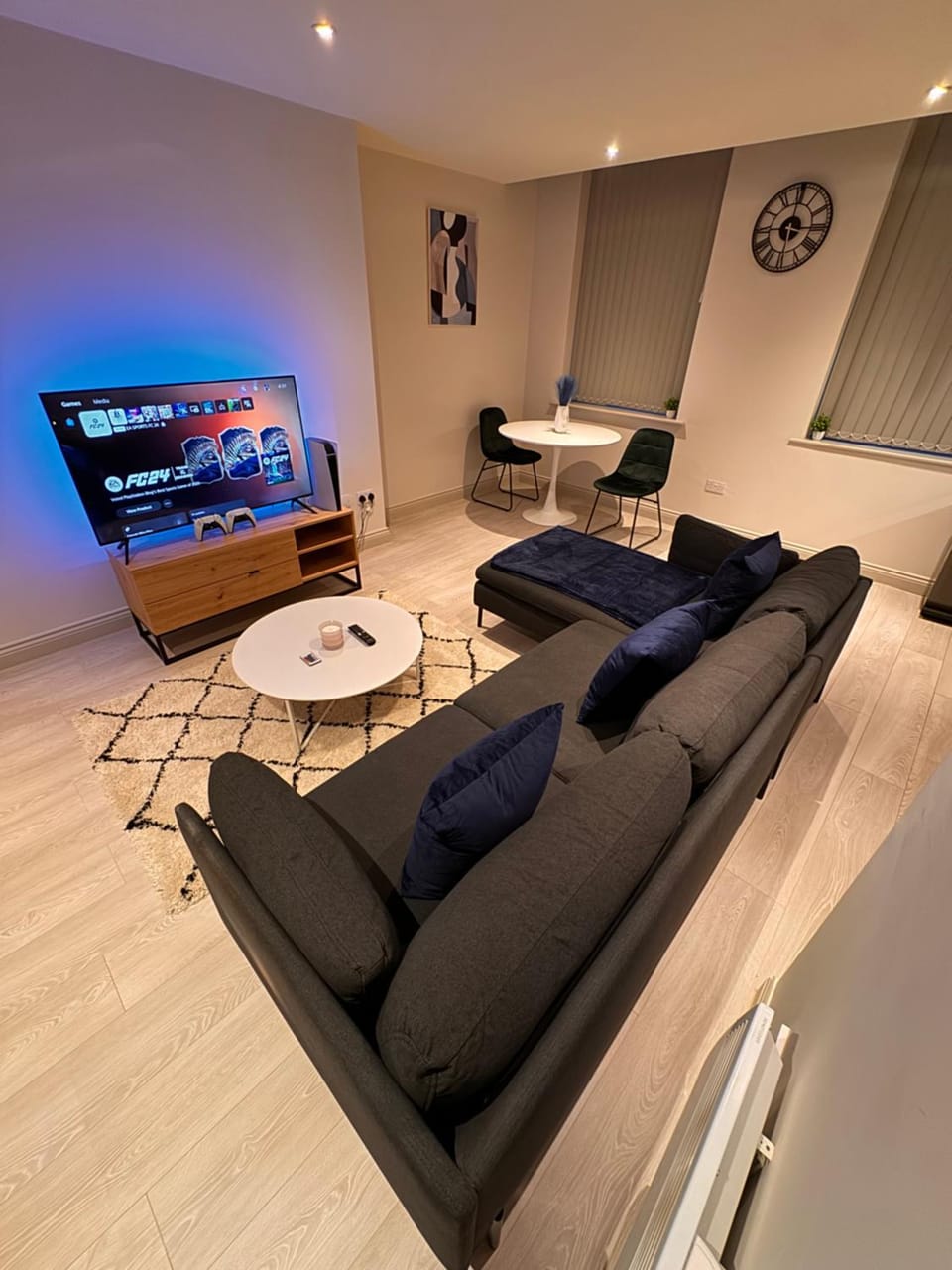 Communal lounge/ TV room, TV and multimedia, Living room, Seating area, Evening entertainment