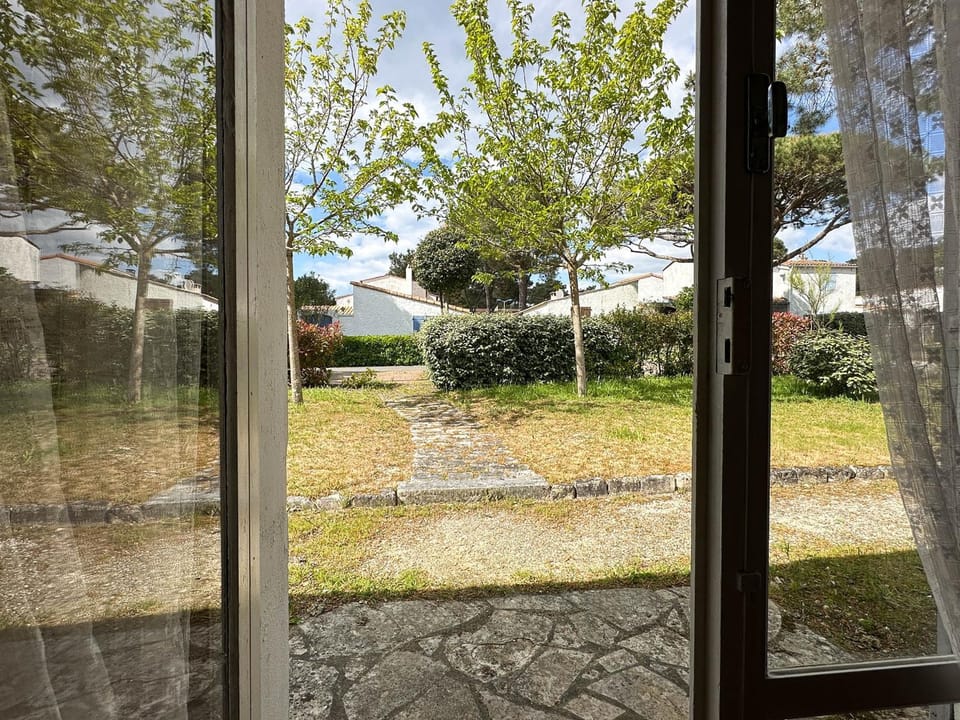 Maison 4 Pièces à La Palmyre avec WIFI et parking, 6 personnes - FR-1-705-77 House in Les Mathes