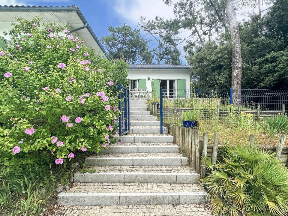 Villa spacieuse avec piscine et jardin pour 15 pers. - FR-1-705-83 Villa in Les Mathes