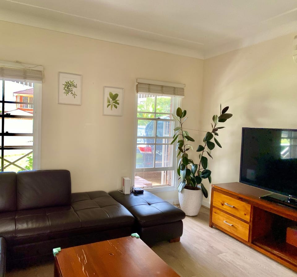 Spacious King Size Private Room Pet Friendly Vacation rental in Sydney