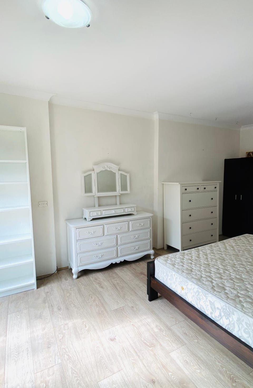 Spacious King Size Private Room Pet Friendly Vacation rental in Sydney