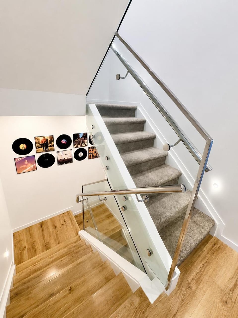 Cozy Top-Floor Stay with Private Bathrooms & Free Parking Bed and Breakfast in Auckland