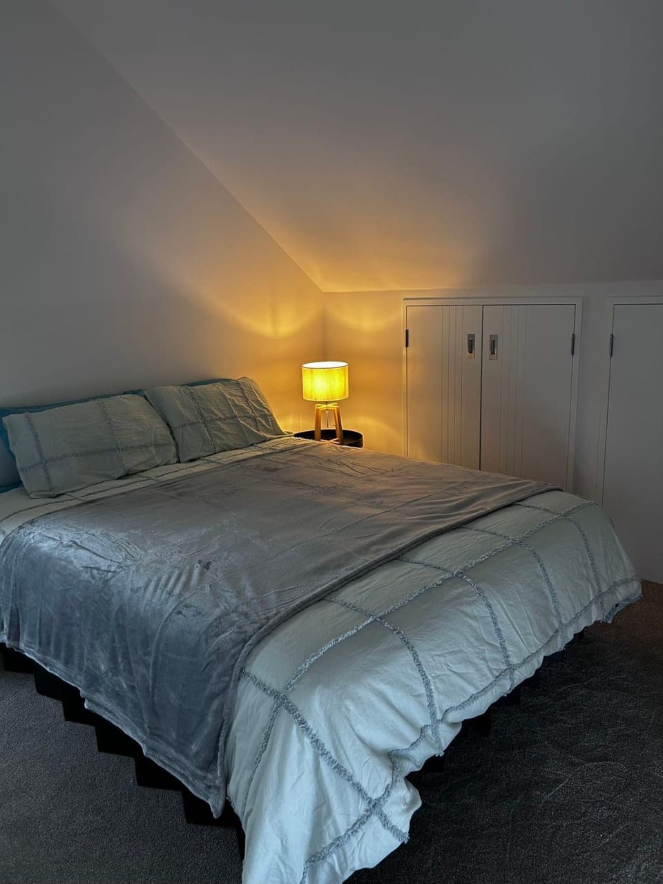 Cozy Top-Floor Stay with Private Bathrooms & Free Parking Bed and Breakfast in Auckland