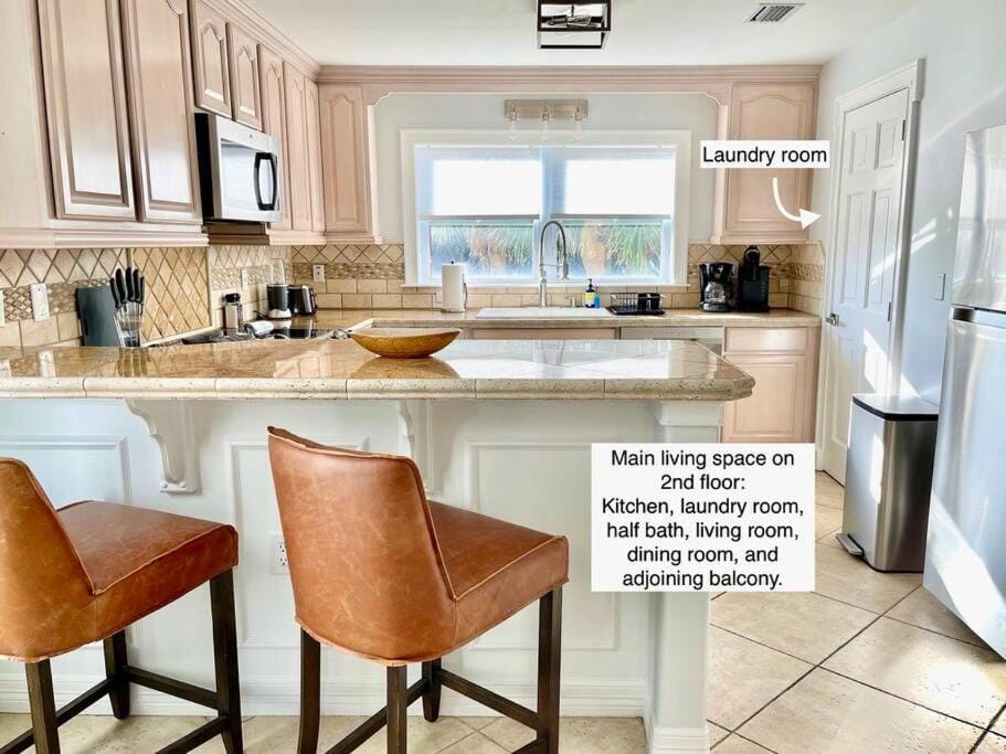 Be A Nomad - Oceanview Townhouse 100 Yrds to Jacksonville Beach - Sleeps 4 Apartment in Jacksonville Beach