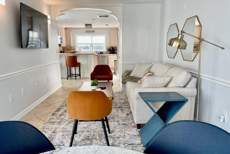 Be A Nomad - Oceanview Townhouse 100 Yrds to Jacksonville Beach - Sleeps 4 Apartment in Jacksonville Beach