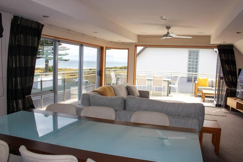 Beachfront Home in Mount Maunganui House in Bay Of Plenty