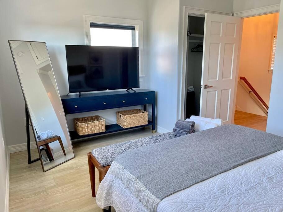 Be A Nomad - Jacksonville Beach - 2BR Townhome Steps to Shore - Sleeps 4 Apartment in Jacksonville Beach