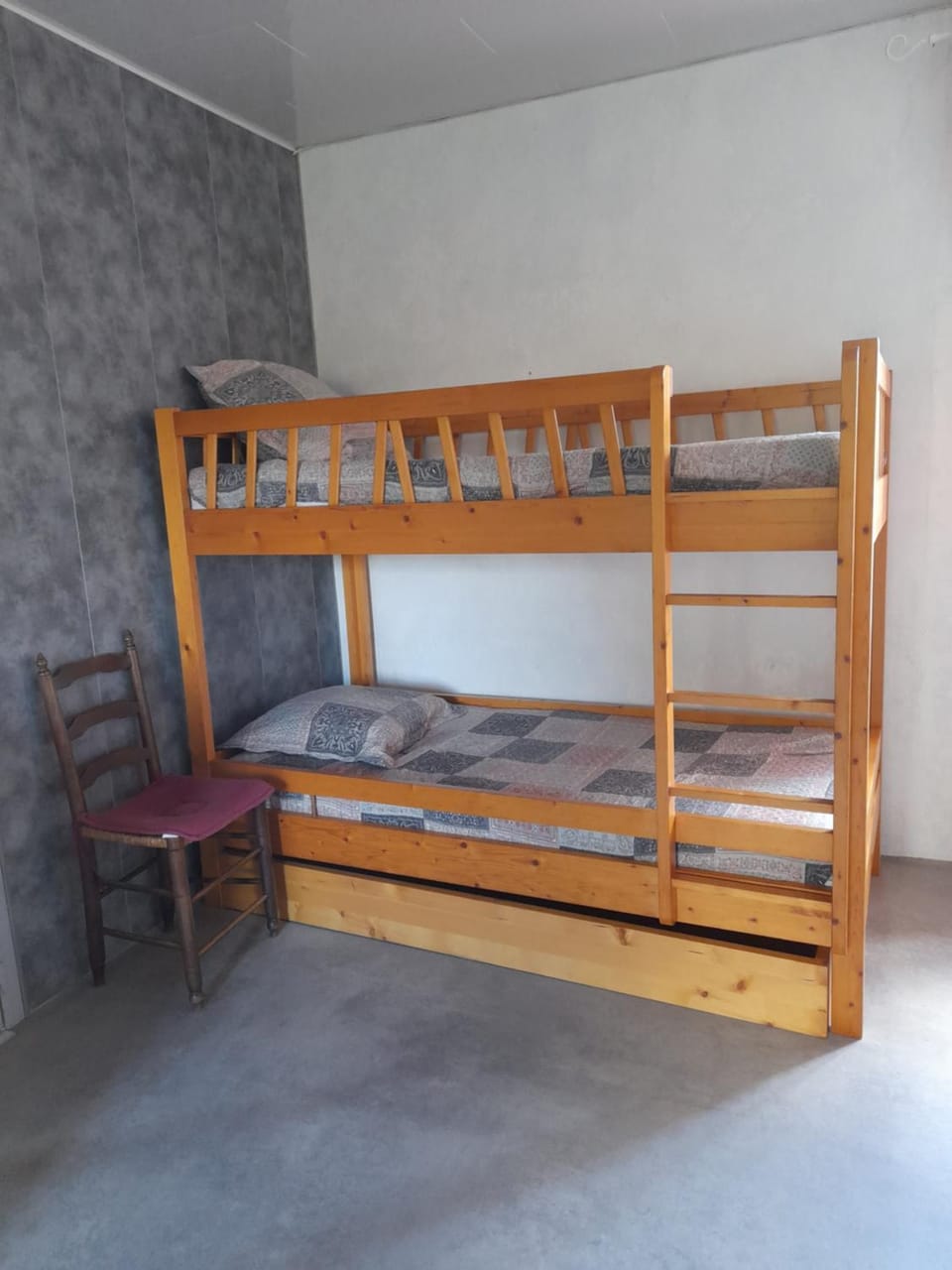 Bedroom, bunk bed