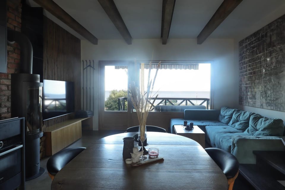 TV and multimedia, Living room, Seating area, Dining area