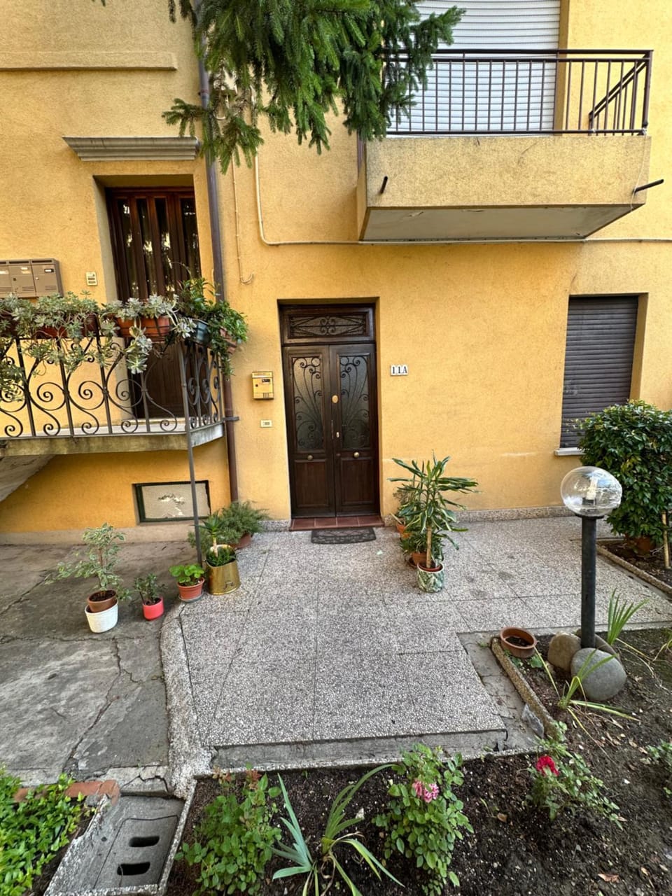 Property building, Facade/entrance, Garden