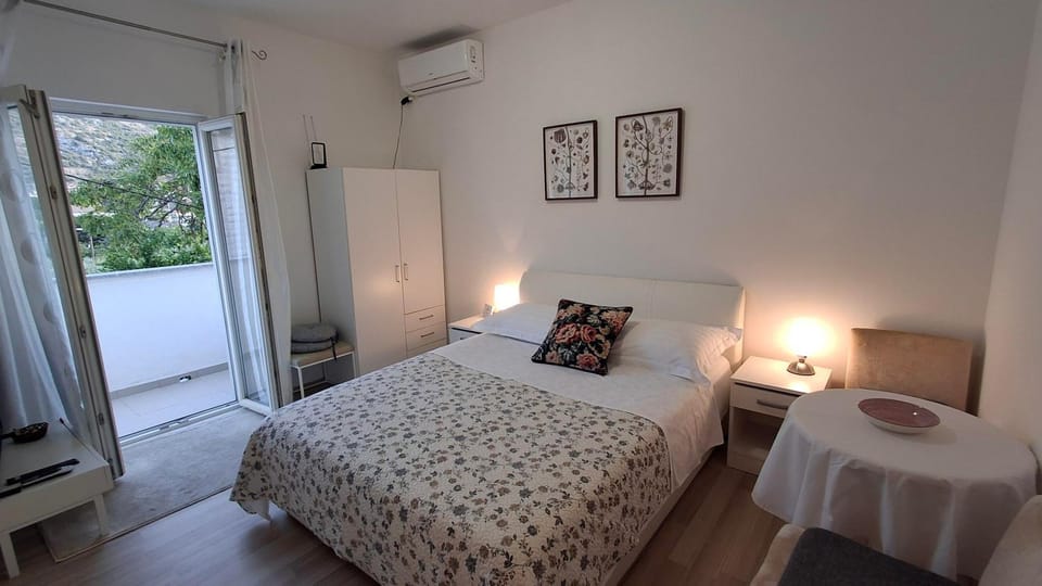 Bed, Photo of the whole room, Garden view, wardrobe