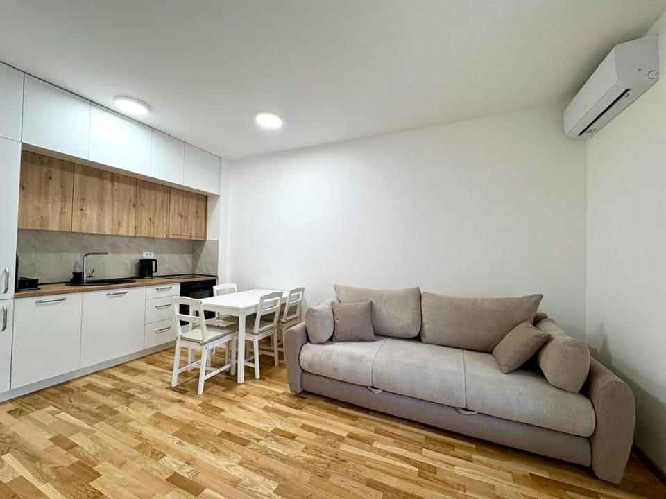 Kitchen or kitchenette, Seating area, Dining area