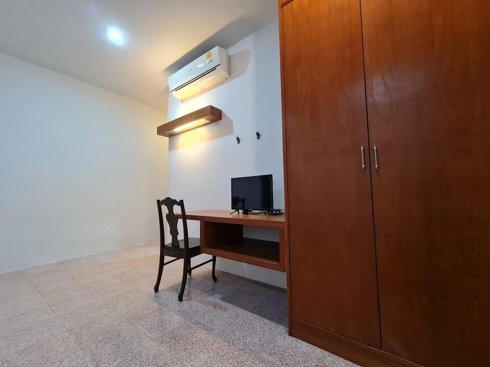 Banchang home village L Apartment in Chon Buri Changwat