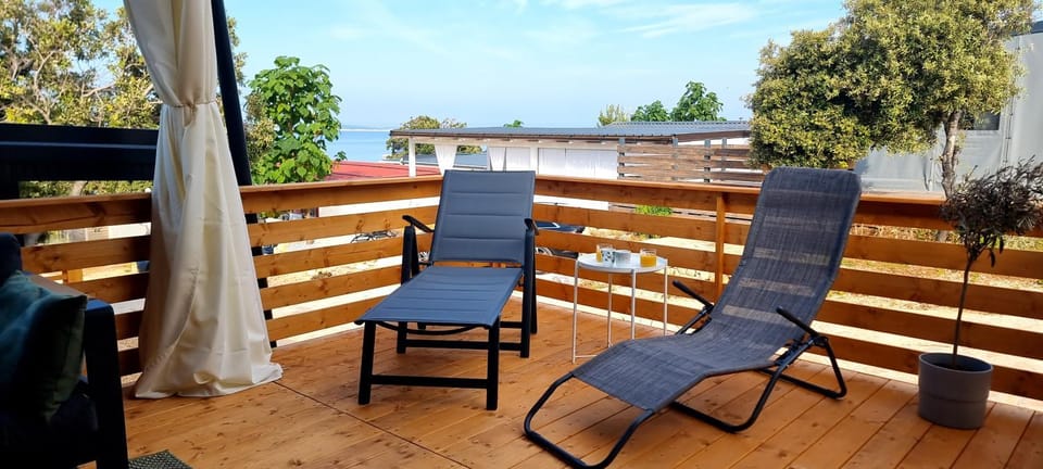 Balcony/Terrace, sunbed