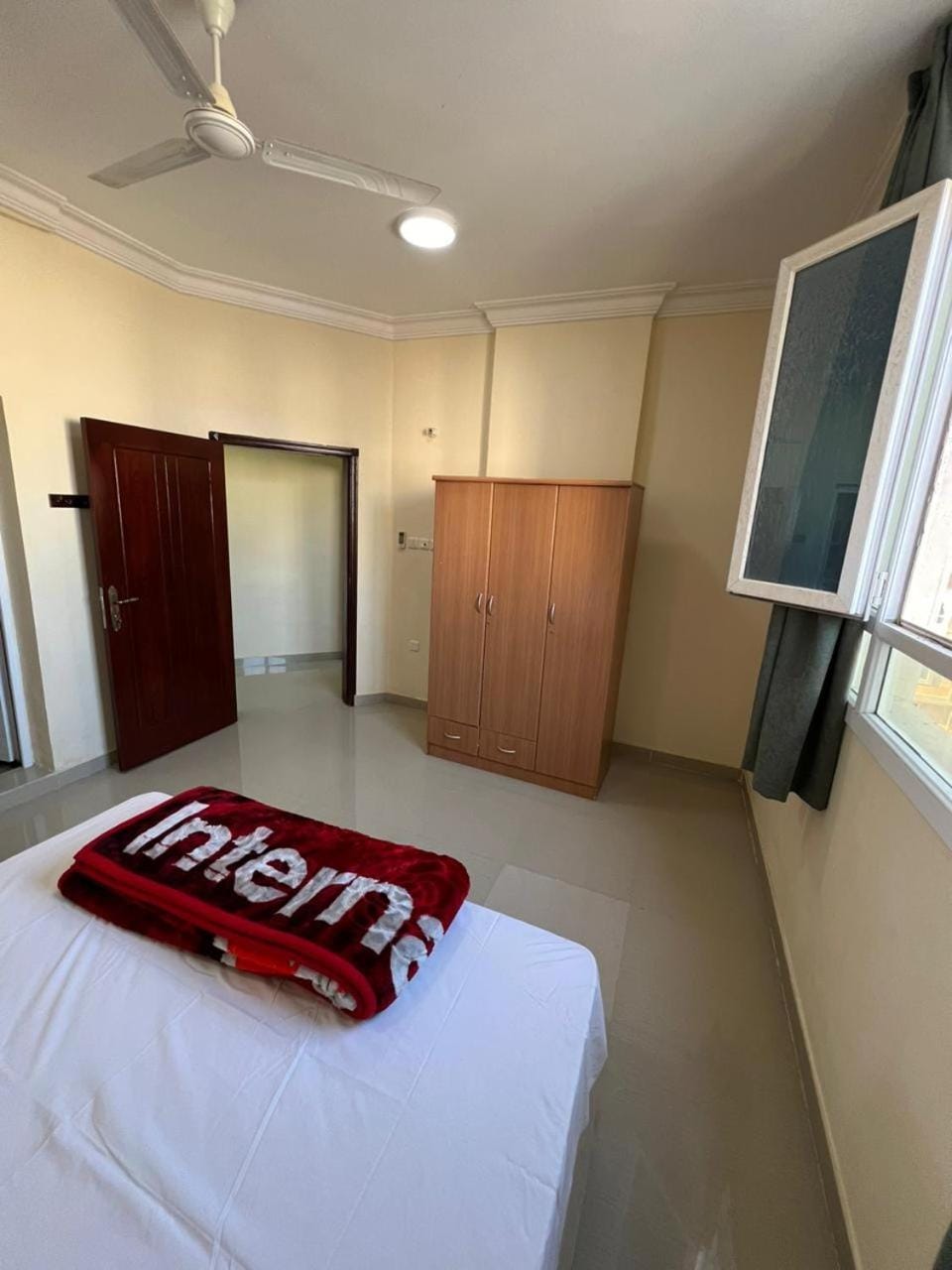 Bed, Photo of the whole room, Bedroom, fireplace, wardrobe, air conditioner