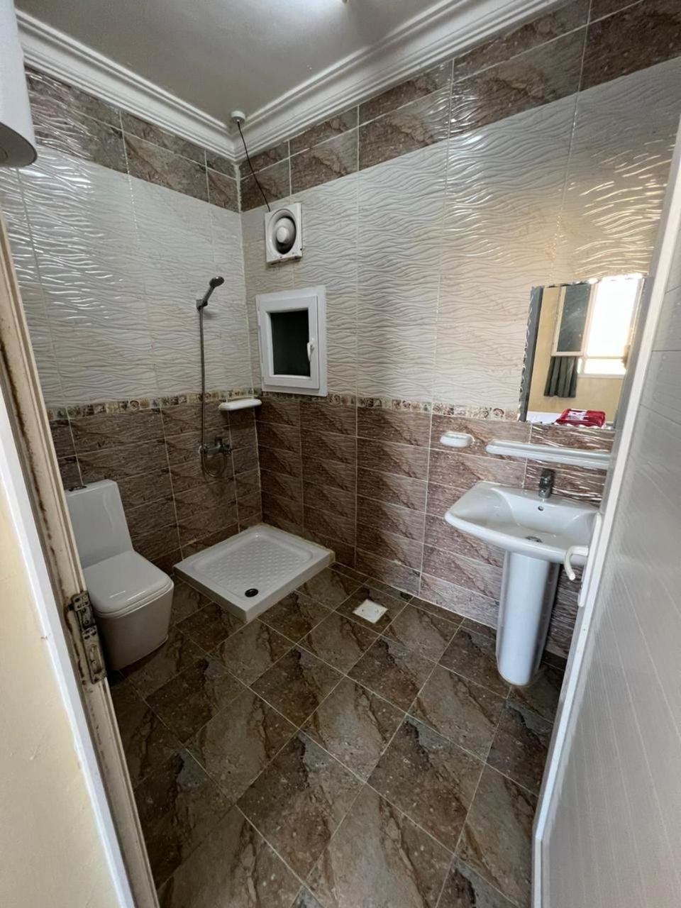 Shower, Toilet, Bathroom, Bath, towels