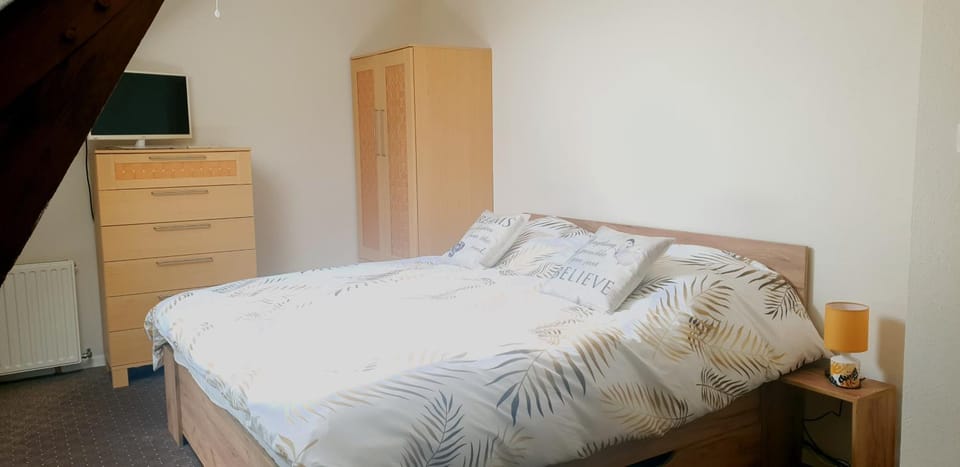 Bed, Bedroom, wardrobe