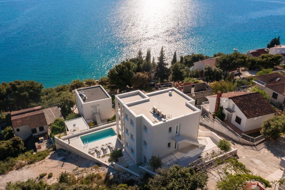 Property building, Day, Natural landscape, Bird's eye view, Sea view