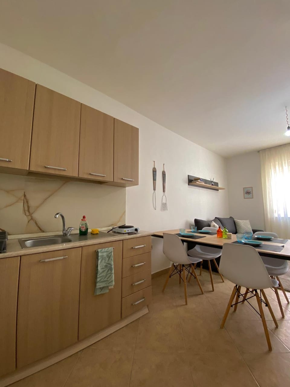 Kitchen or kitchenette, Dining area