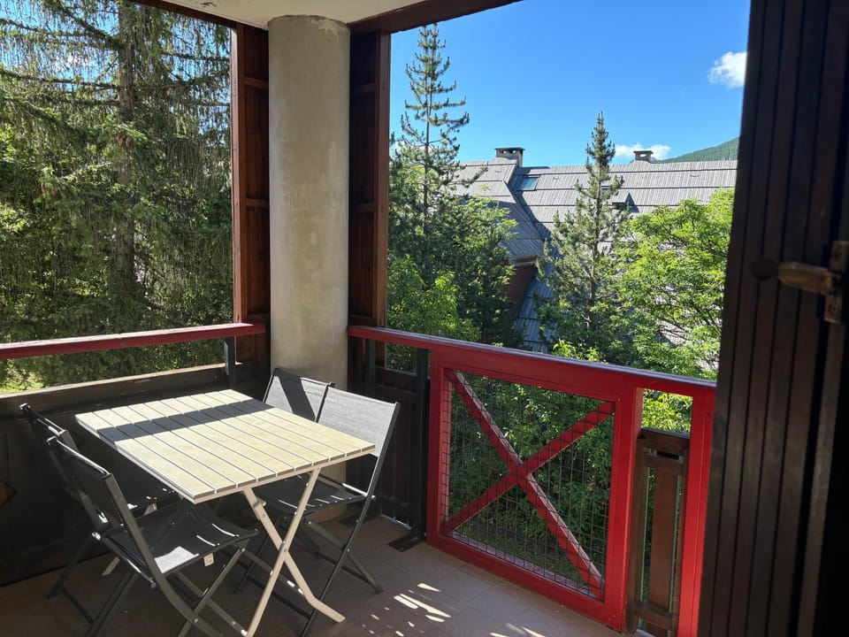 Natural landscape, Balcony/Terrace, Dining area