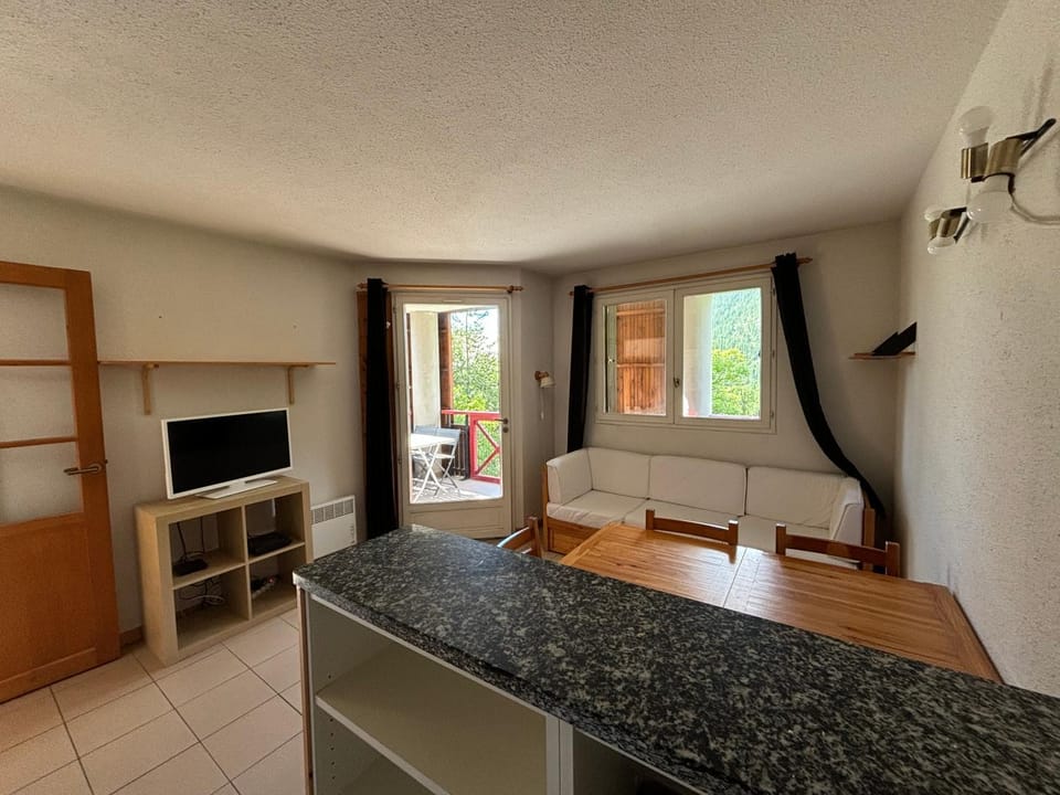 Communal lounge/ TV room, Kitchen or kitchenette, Living room, Dining area