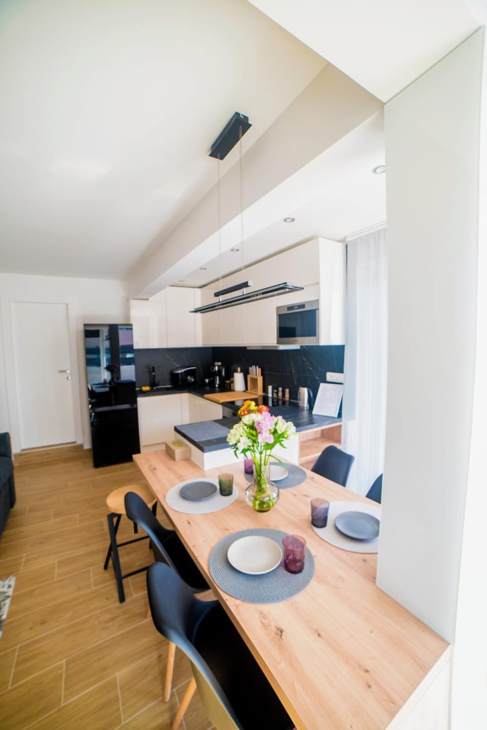 Kitchen or kitchenette, Dining area