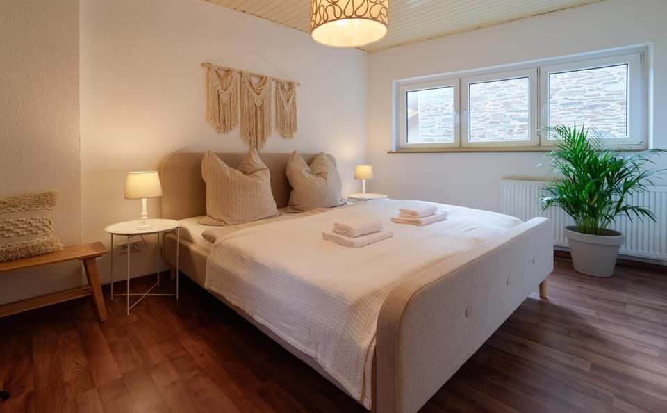 Bed, Photo of the whole room, Bedroom, towels