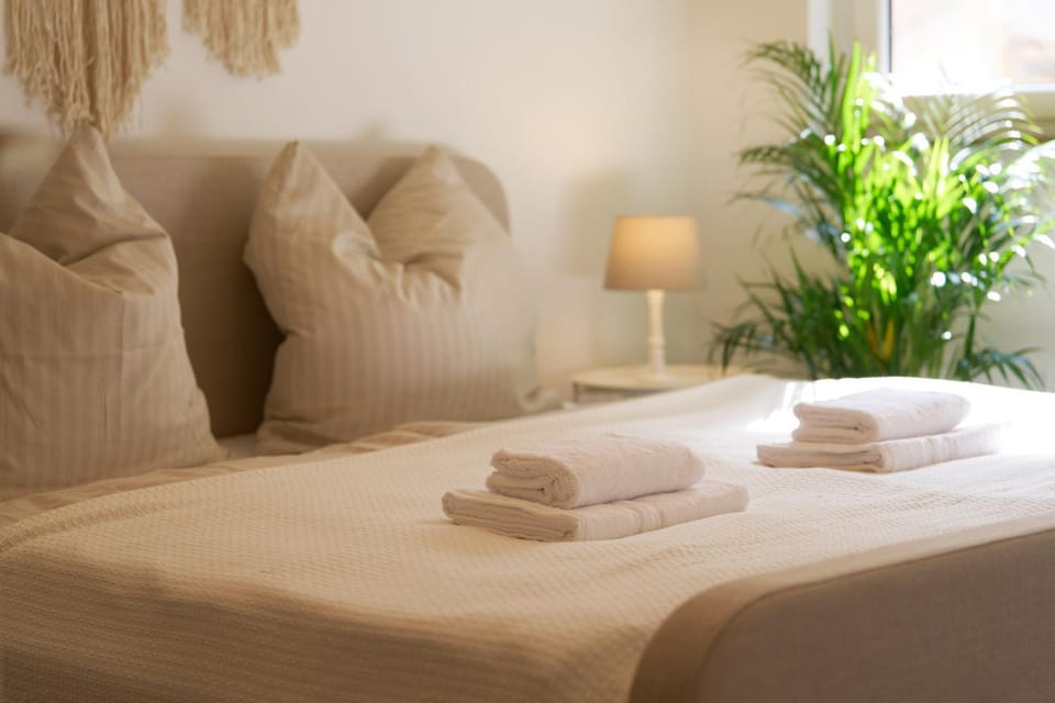 Bed, Photo of the whole room, Bedroom, towels