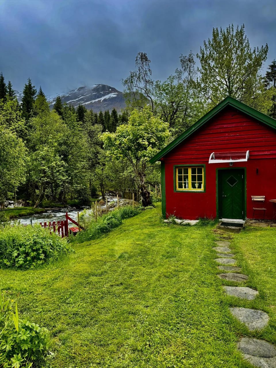 Property building, Spring, Day, Natural landscape, Garden, Garden view, Mountain view