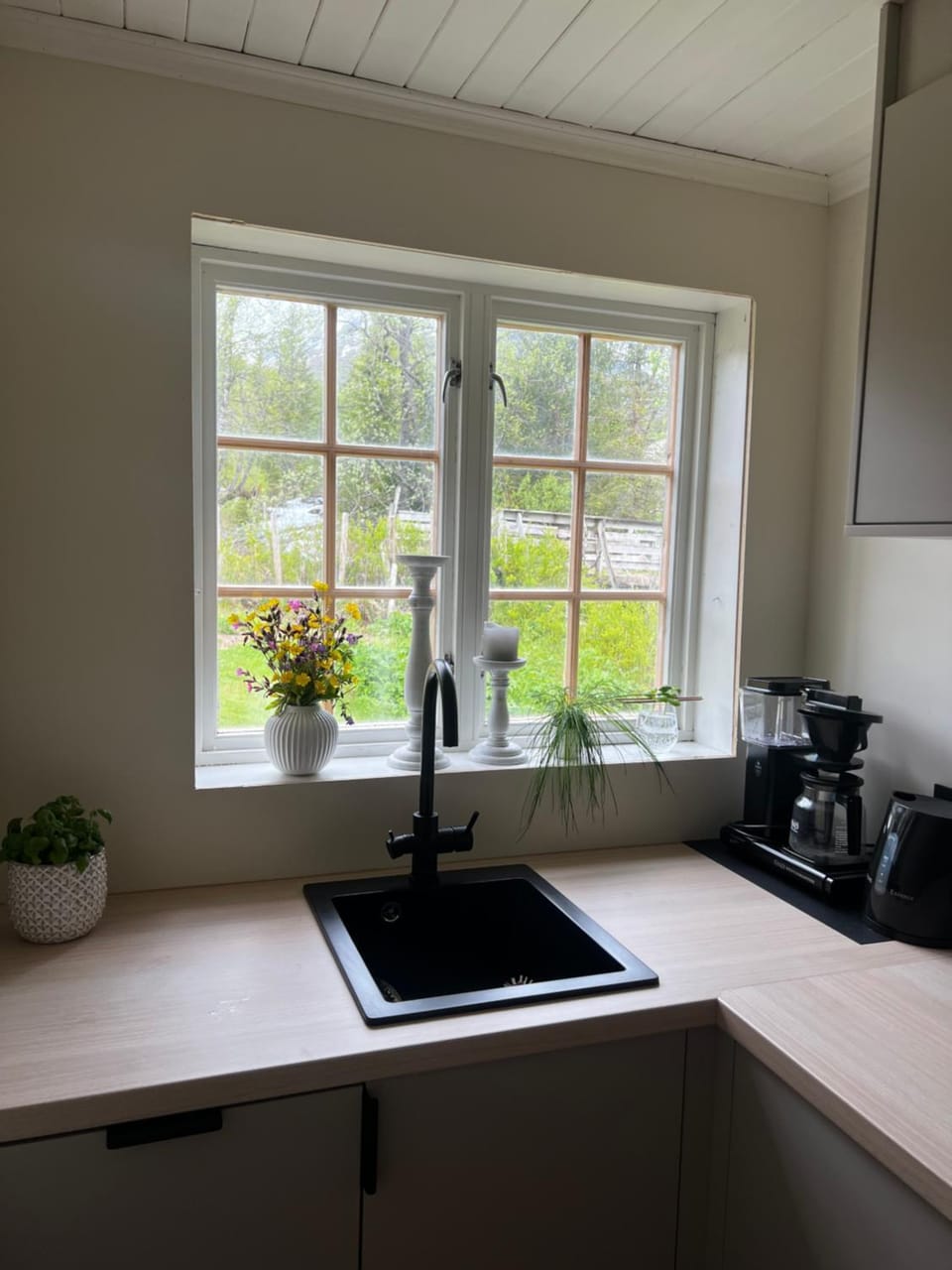 View (from property/room), Kitchen or kitchenette, stove
