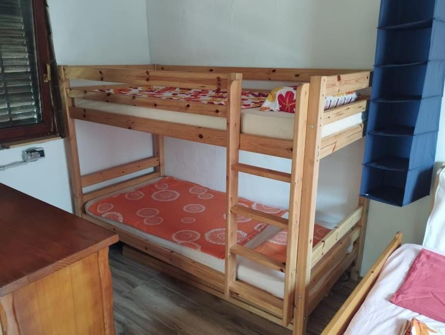 Bedroom, bunk bed