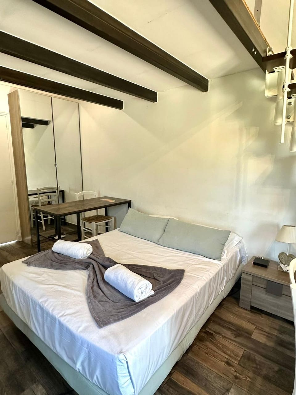 Magnifique studio sur les hauteurs de Nice, piscine, parking et WIFI Apartment in Nice
