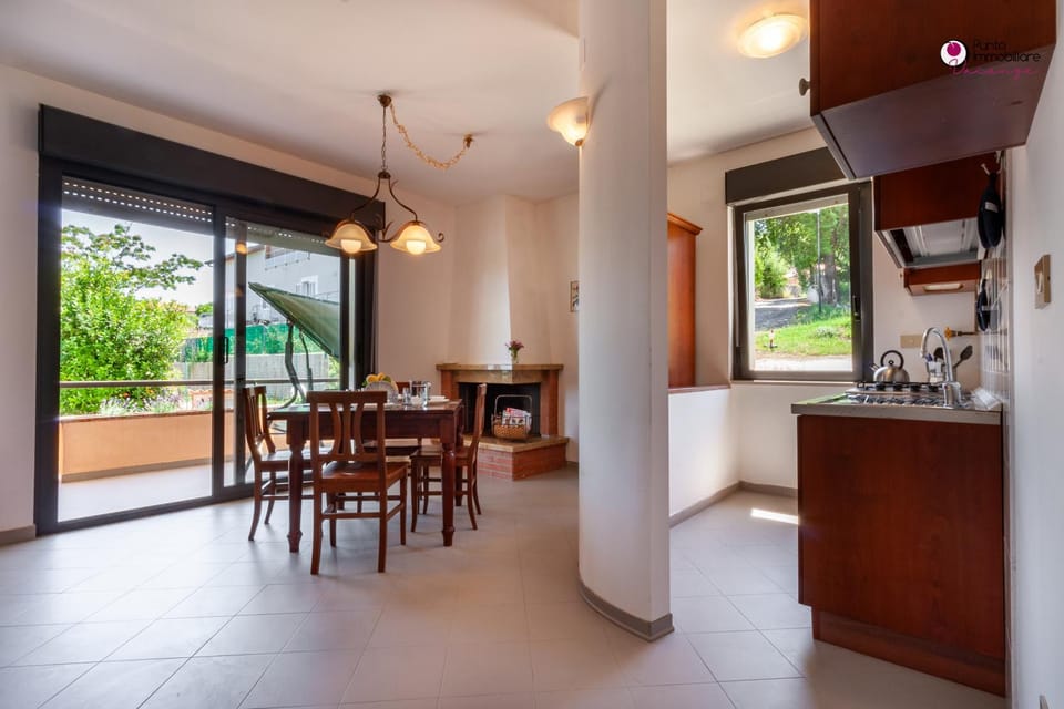 Kitchen or kitchenette, Dining area, pet friendly