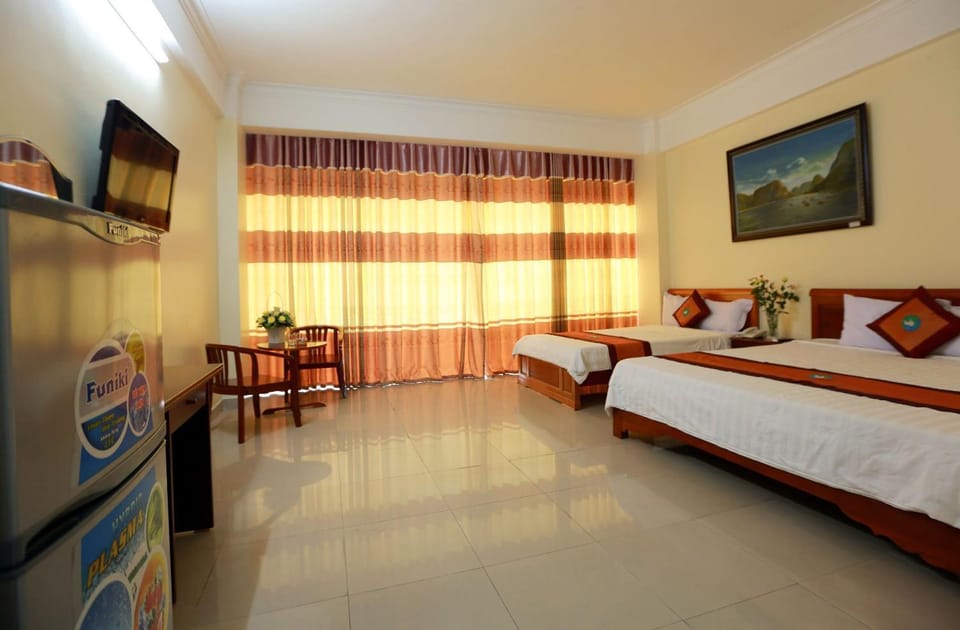 Bed, TV and multimedia, Photo of the whole room, air conditioner