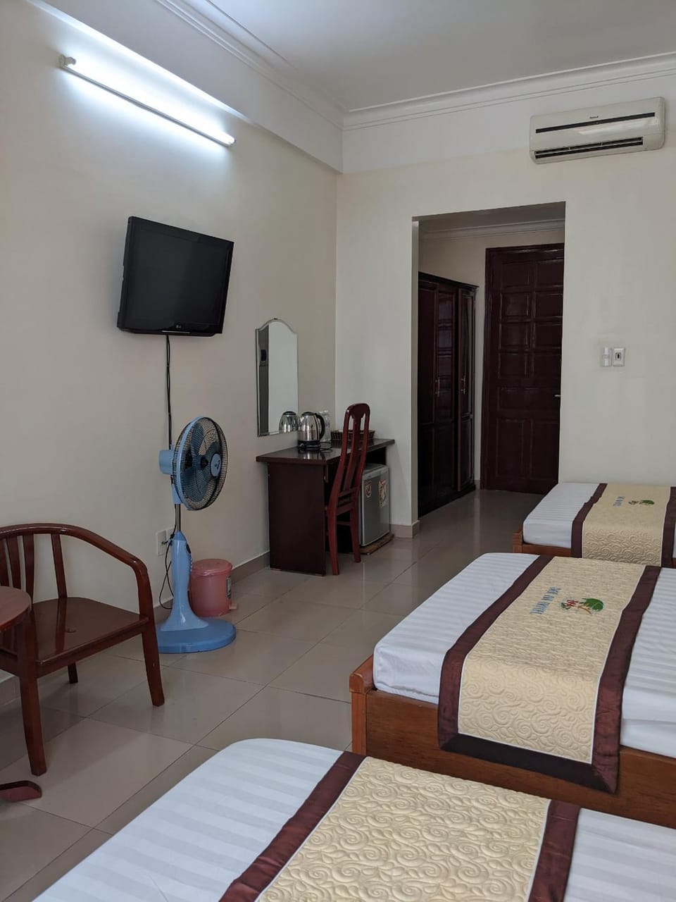 Communal lounge/ TV room, Photo of the whole room, Bedroom, air conditioner
