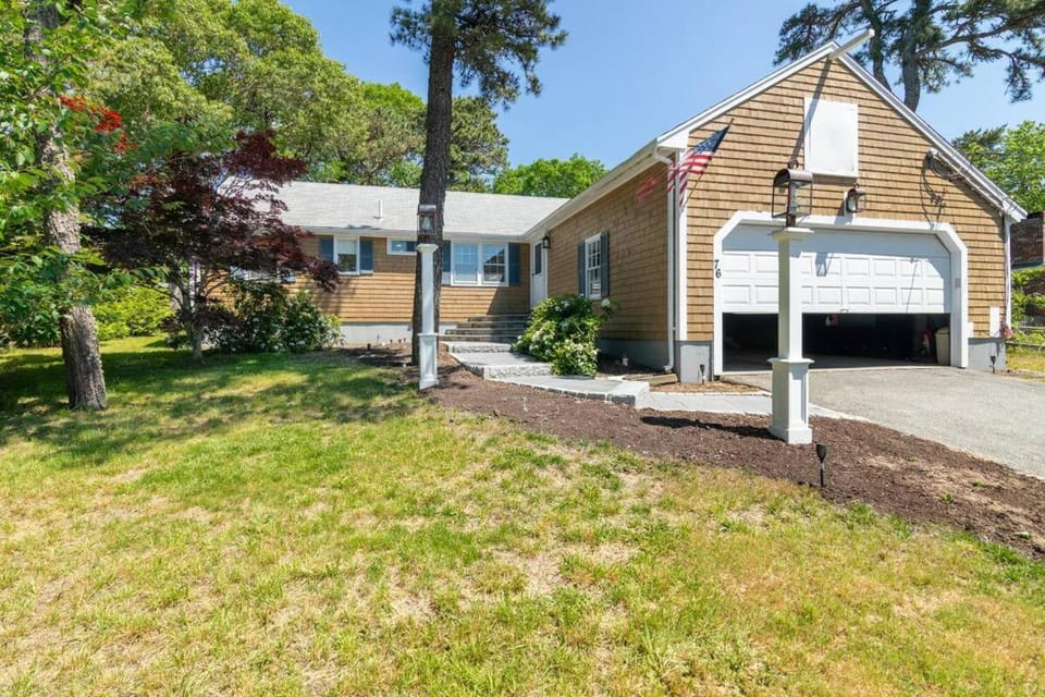 Property building, Spring, Day, Natural landscape, Garden, Garden view