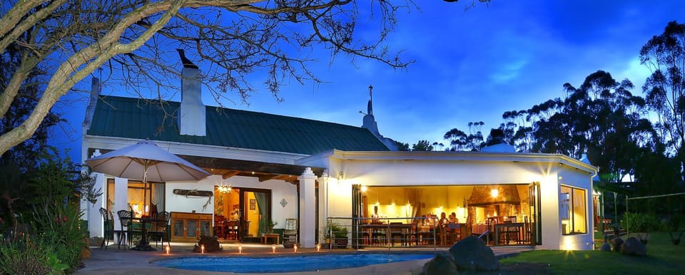 Property building, Restaurant/places to eat, Balcony/Terrace