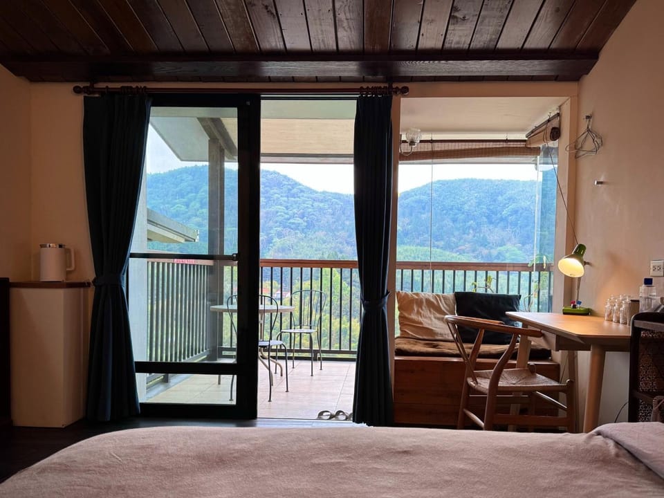 Balcony/Terrace, Mountain view