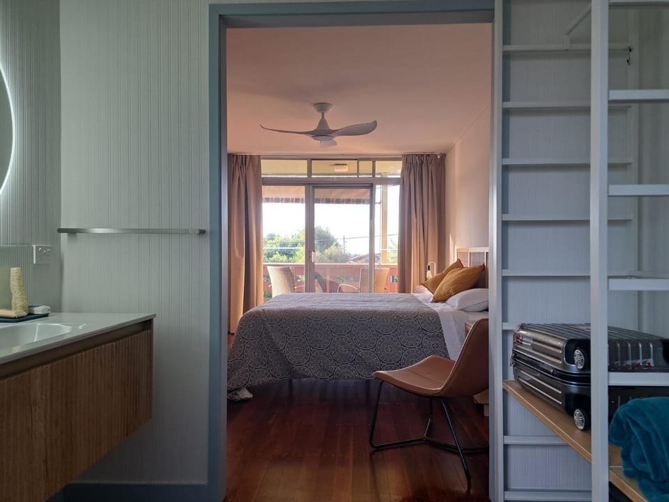 Bathroom, Photo of the whole room, Bedroom