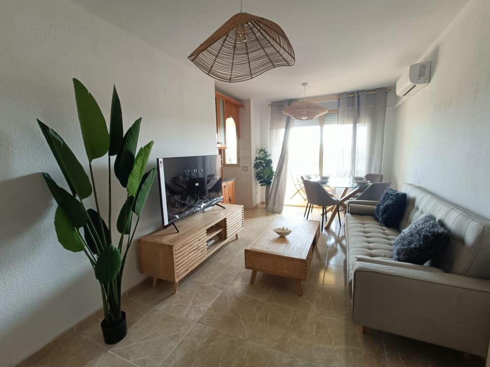 TV and multimedia, Living room, Seating area, Evening entertainment