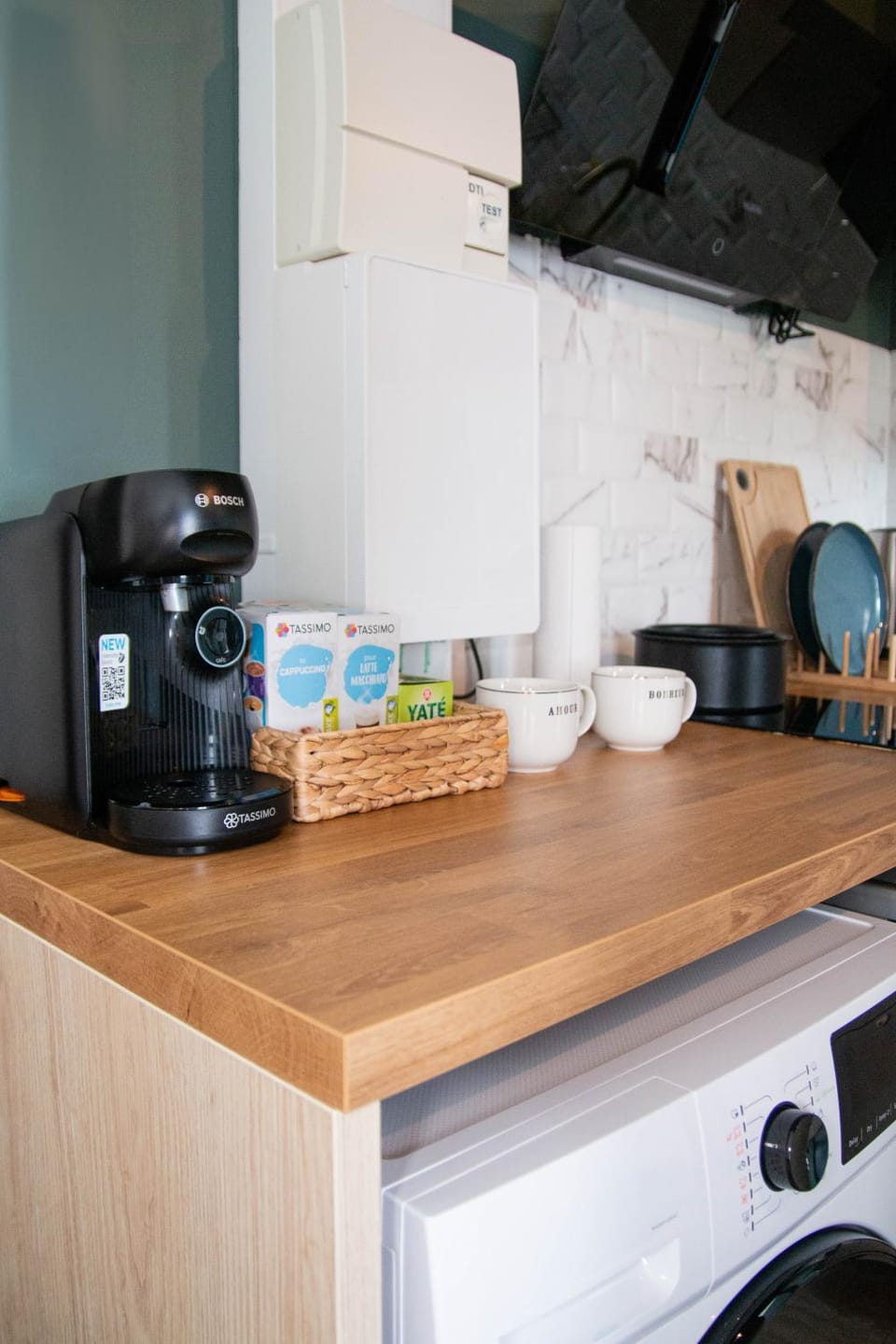 Coffee/tea facilities, Kitchen or kitchenette, minibar, stove